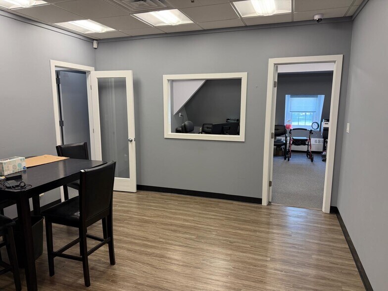 More Photos Of 2 Stowe Rd, Peekskill Medical For Lease