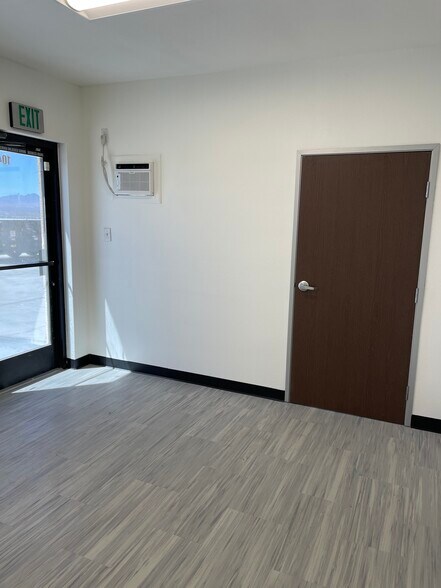 More Photos Of 2010 Holly Ave, Lake Havasu City Warehouse For Lease
