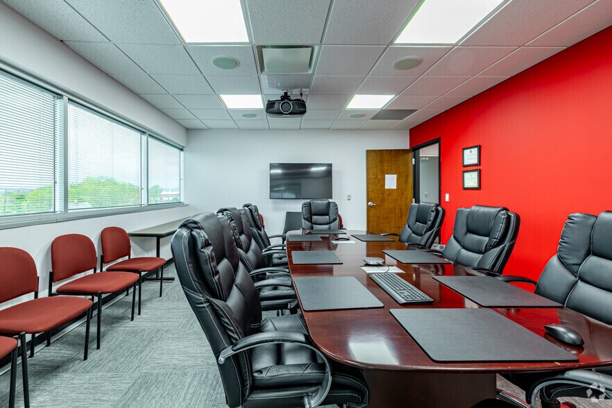 More Photos Of 611 River Dr, Elmwood Park Office For Sale
