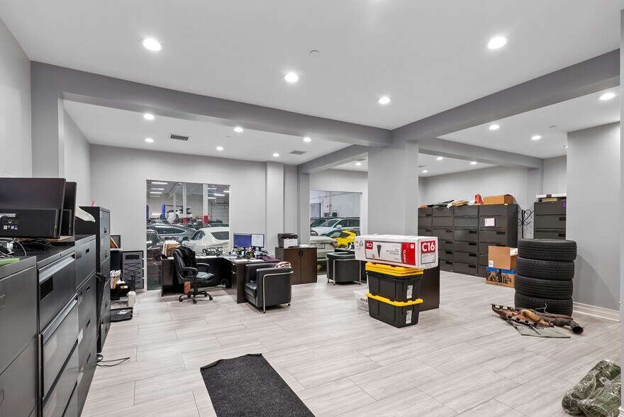 More Photos Of 500 Mitchell Rd, Glendale Heights Warehouse For Sale