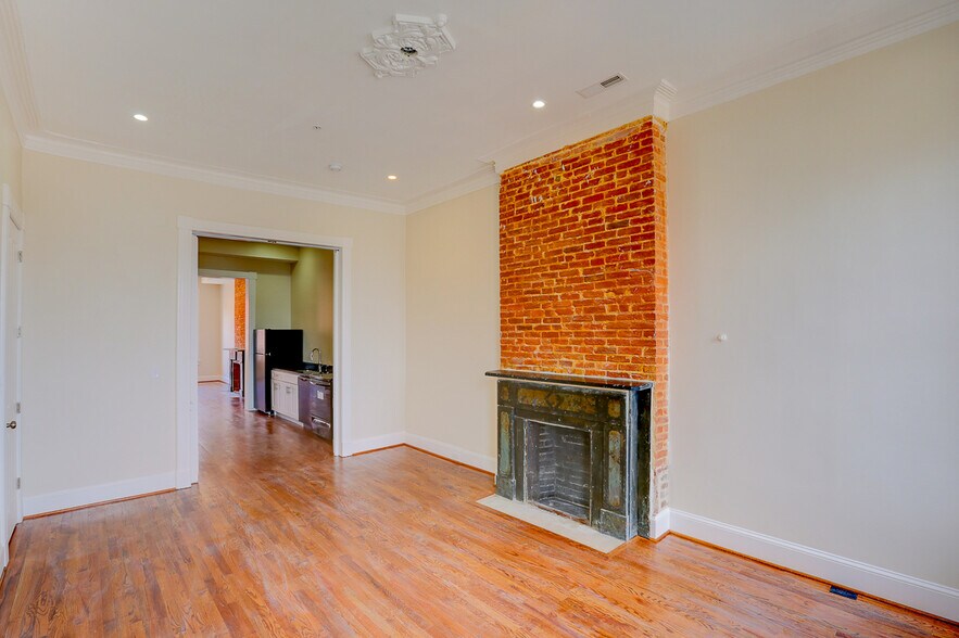 More Photos Of 2116-2118 Saint Paul St, Baltimore Apartments For Sale