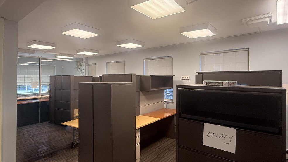 More Photos Of 7807 41st Ave, Elmhurst Flex For Lease