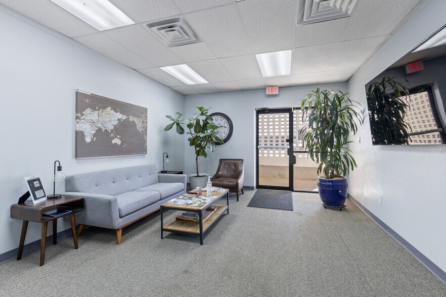 More Photos Of 4200-4202 Wiley Post Rd, Addison Warehouse For Sale