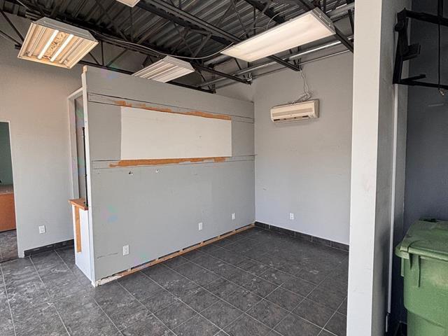 More Photos Of 11560 Boul de la Rivière-des-Prairies, Montréal Flex For Lease