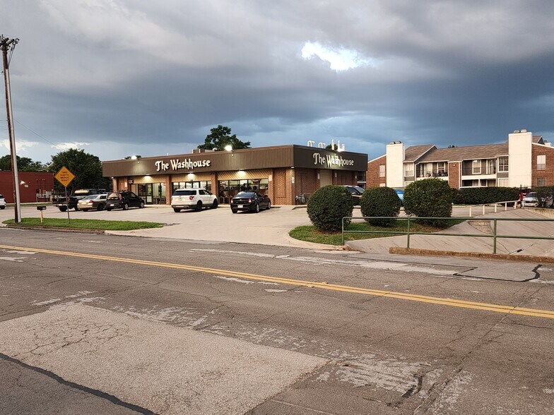 More Photos Of 631 Londonderry Ln, Denton Freestanding For Sale