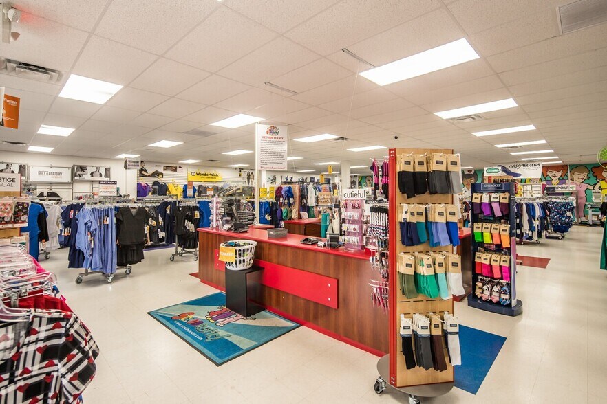 More Photos Of 2870 Poplar Ave, Memphis Storefront For Sale