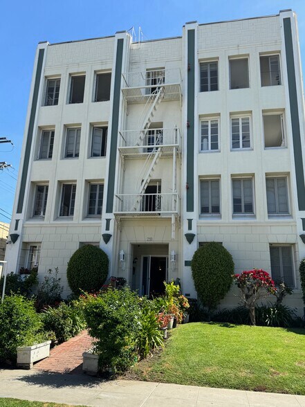 More Photos Of 218 S Tower Dr, Beverly Hills Apartments For Sale