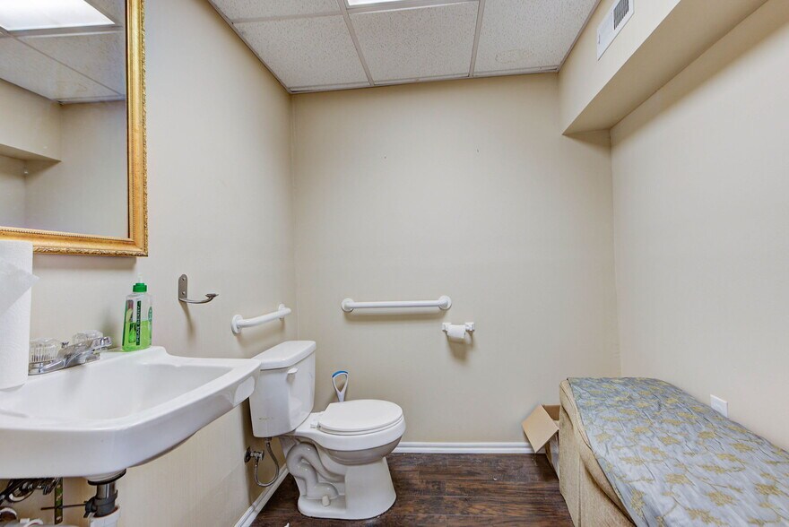 More Photos Of , El Reno Office For Sale