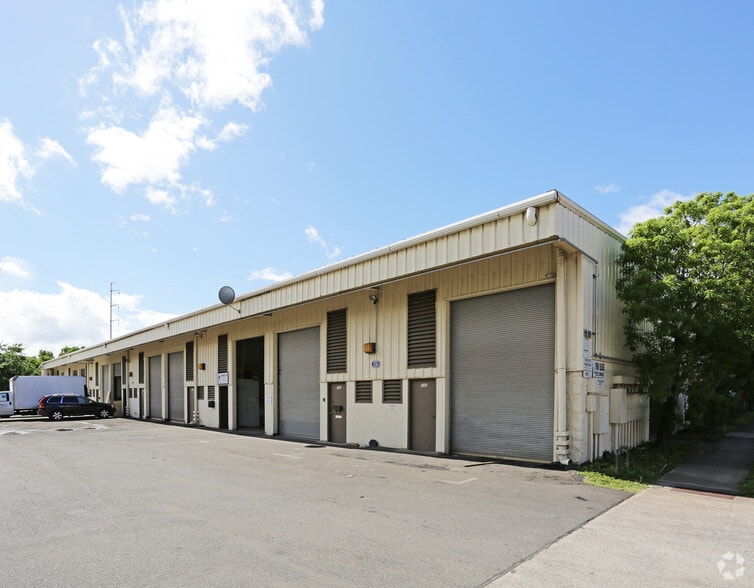 More Photos Of 99-899 Iwaena St, Aiea Warehouse For Lease