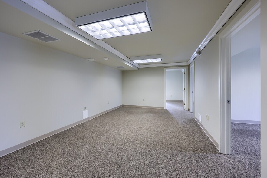 More Photos Of 390 E Main St, Ephrata Office For Sale