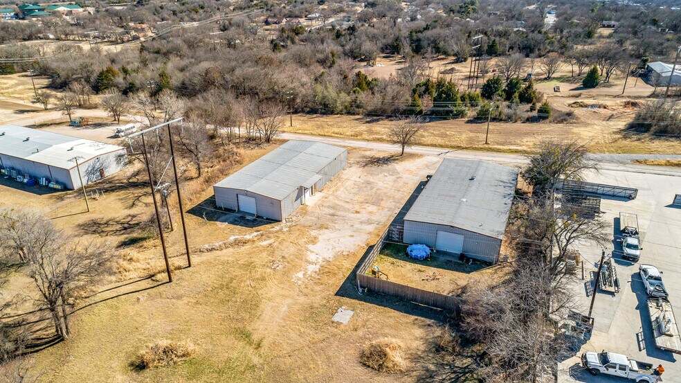 More Photos Of 117 Samuel Dr, Weatherford Distribution For Lease
