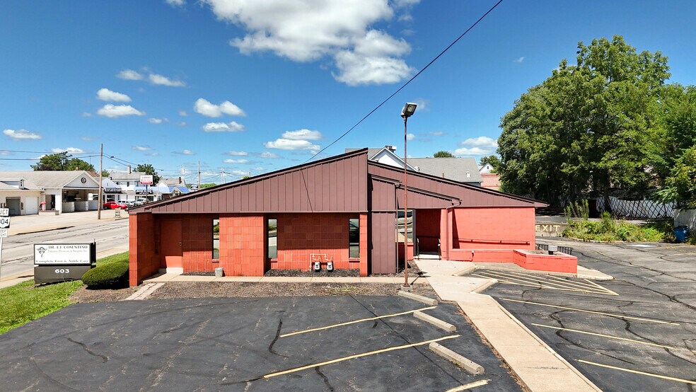More Photos Of 603 N State St, Girard Medical For Sale