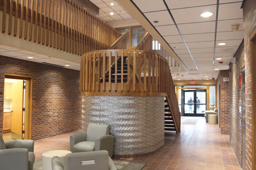 More Photos Of 8355 Rockville Rd, Indianapolis Office For Lease