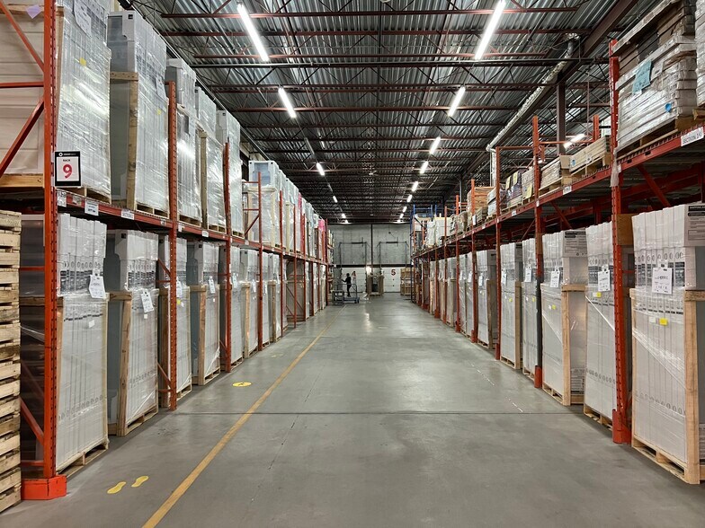 More Photos Of 3800 Boul Du Tricentenaire, Montréal Warehouse For Sale