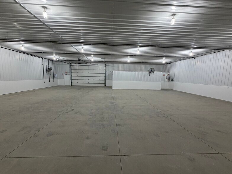 More Photos Of 2014 Cabintown Rd, Bloomington Industrial For Lease