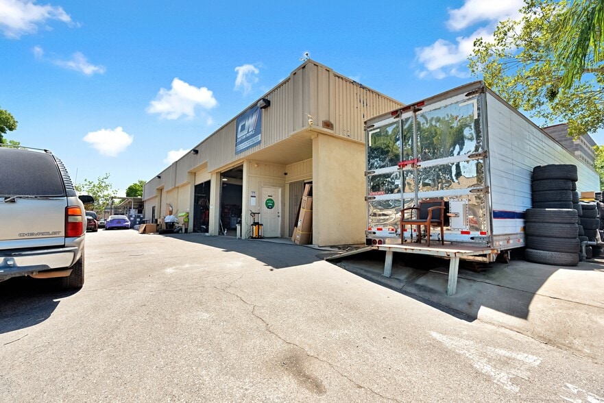 More Photos Of 2152 N Briarwood Ave, Fresno Warehouse For Sale