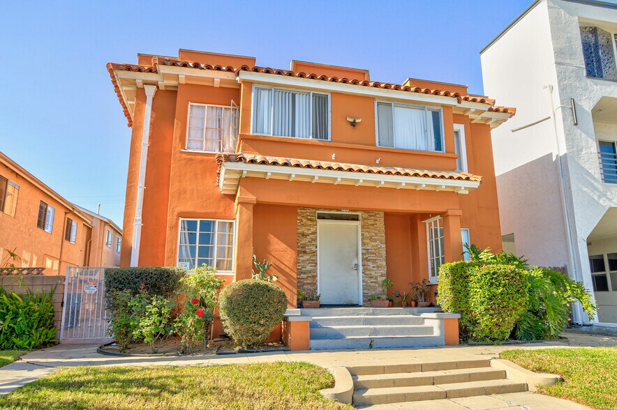 More Photos Of 4068 Centre St, San Diego Dormitory For Lease