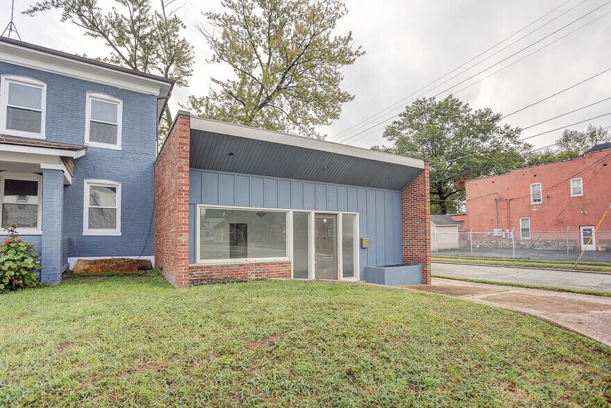 More Photos Of 302 N High St, Belleville Freestanding For Sale