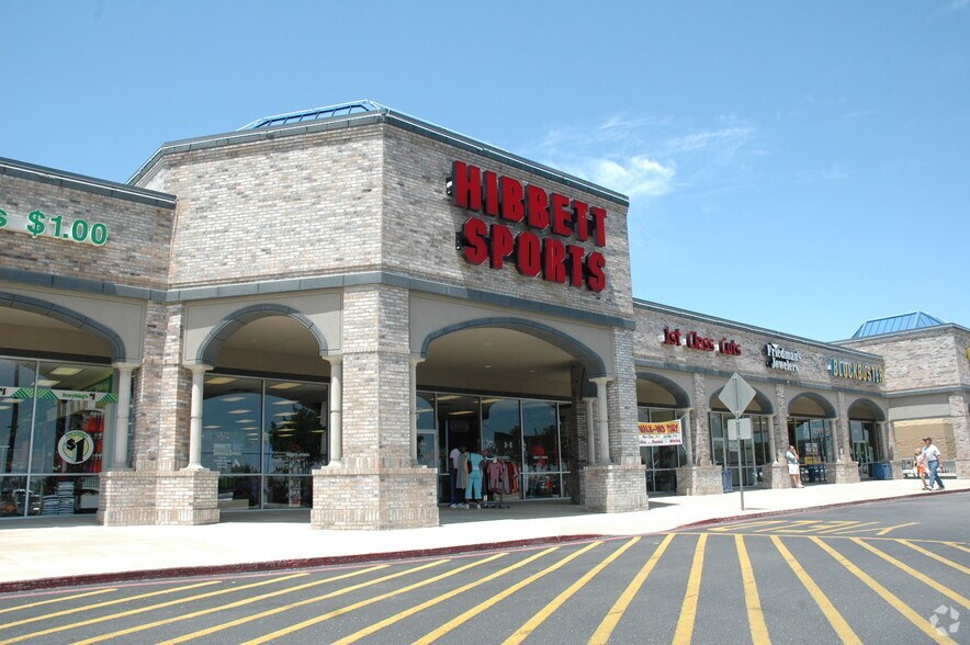 More Photos Of 1907-1911 W Parker Rd, Jonesboro General Retail For Lease