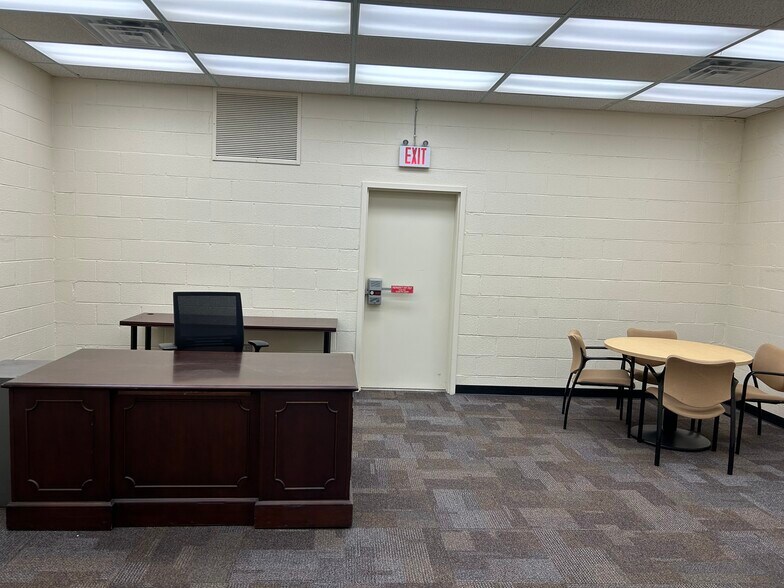 More Photos Of 1915 Snapps Ferry Rd, Greeneville Warehouse For Lease