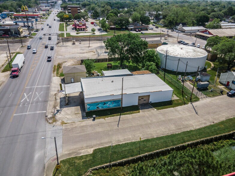 More Photos Of 2002 7TH St, Bay City Freestanding For Sale