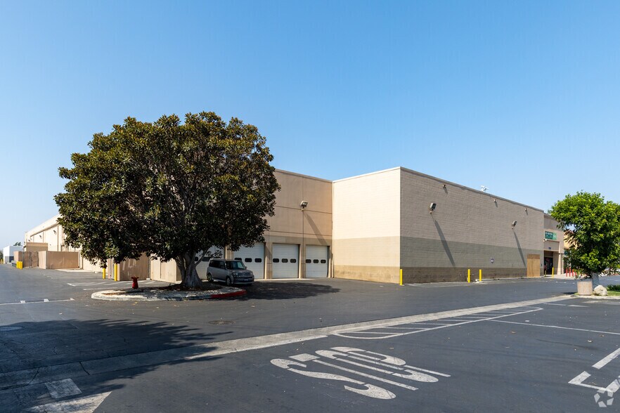 More Photos Of 12920 Foothill Blvd, Sylmar General Retail For Lease