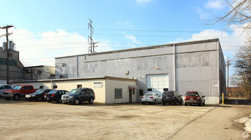 More Photos Of 1 W Interstate St, Bedford Warehouse For Lease