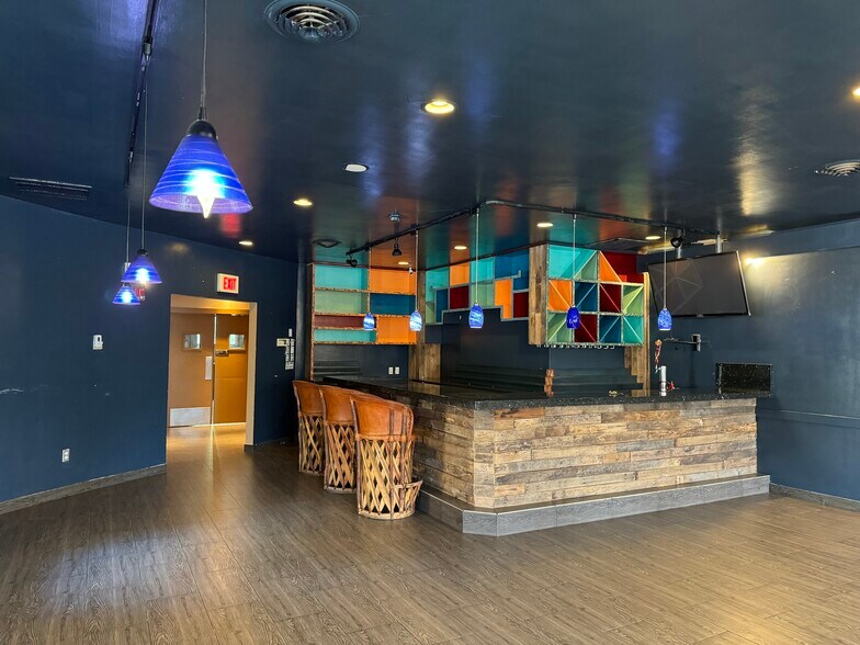 More Photos Of 48 Russell St, Hadley Restaurant For Lease