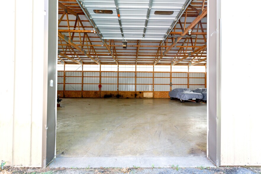 More Photos Of 41W597 US Highway 20, Hampshire Flex For Sale