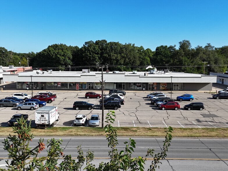 More Photos Of 1100-1128 Bristol St, Elkhart Freestanding For Sale