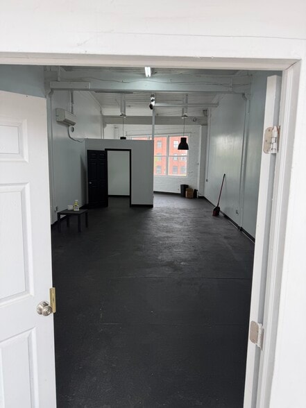 More Photos Of 60 Dickerson St, Newark Light Manufacturing For Lease