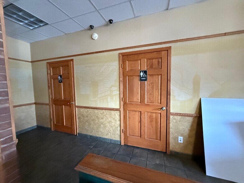 More Photos Of 304 S Obannon St, Raymond Fast Food For Lease