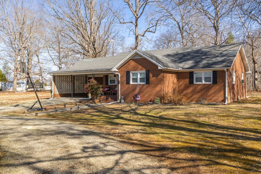 More Photos Of 5513 NC Highway 700, Eden Flex For Sale