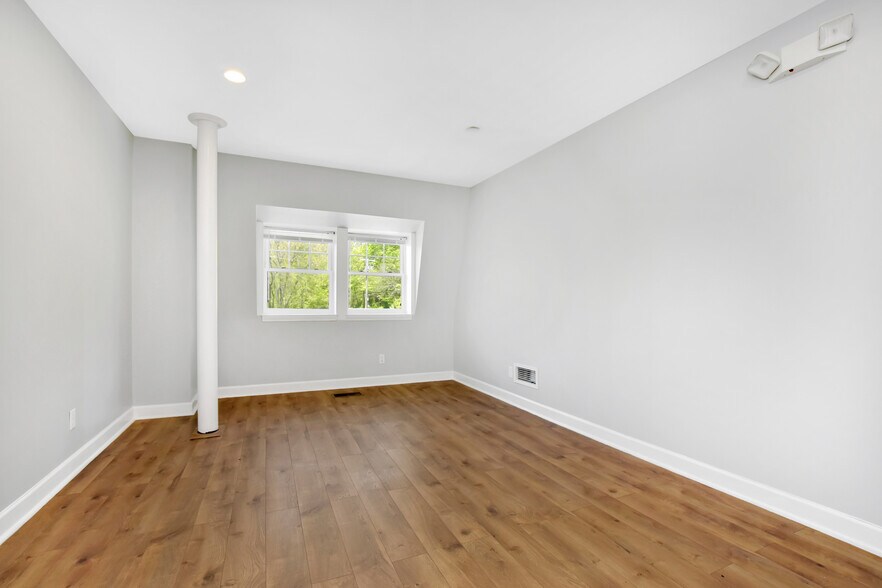 More Photos Of 1086 Long Ridge Rd, Stamford Storefront Retail Office For Lease