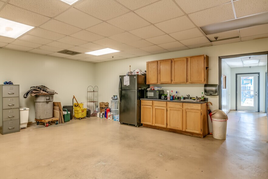More Photos Of 301 20th Ave, Columbus Warehouse For Sale