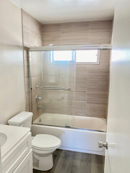 More Photos Of 1014 N Oxford Ave, Los Angeles Apartments For Sale