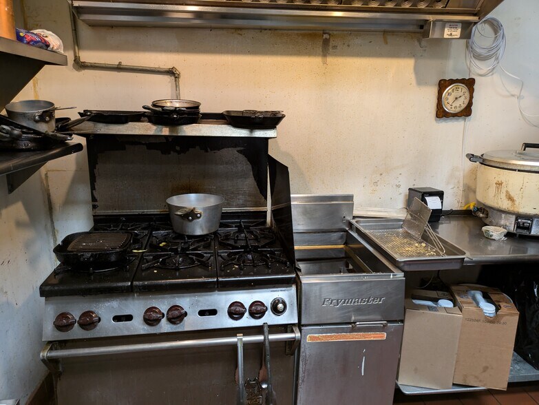 More Photos Of 476 W Los Angeles Ave, Moorpark Auto Repair For Lease
