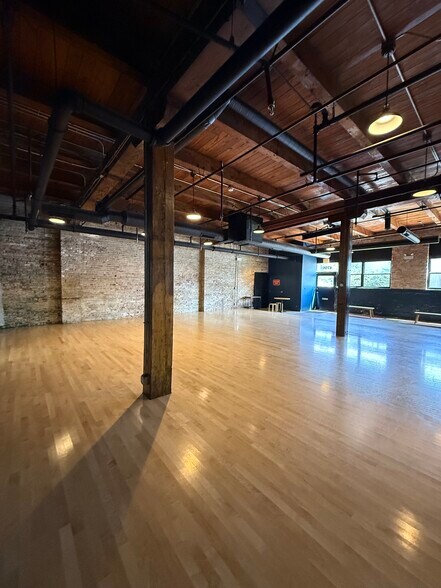 More Photos Of 4700 N Ravenswood Ave, Chicago Warehouse For Lease