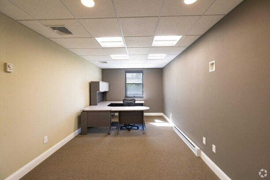 More Photos Of 100 Quarry Rd, Hamburg Medical For Lease