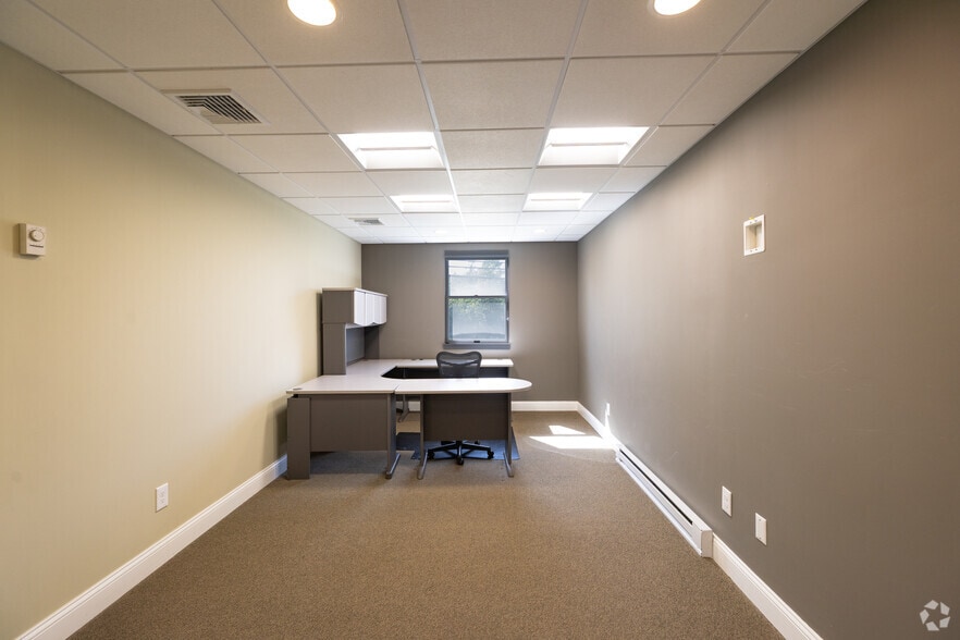 More Photos Of 100 Quarry Rd, Hamburg Medical For Lease