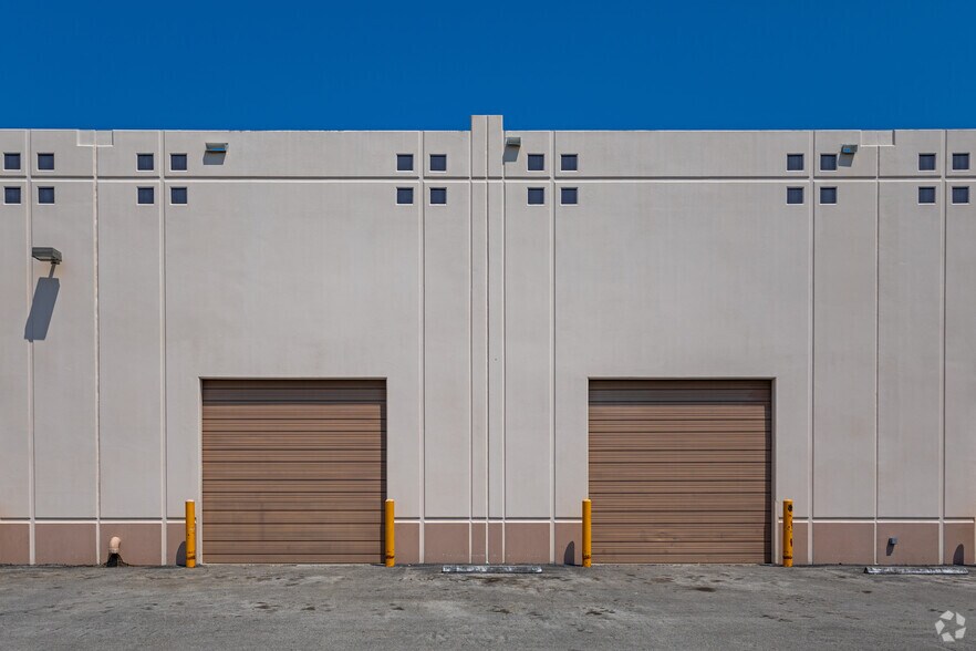 More Photos Of 301-321 Goolsby Blvd, Deerfield Beach Warehouse For Lease