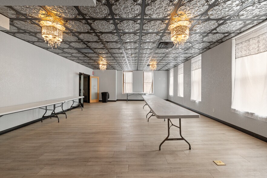 More Photos Of 603 N River St, Hot Springs Hotel For Lease