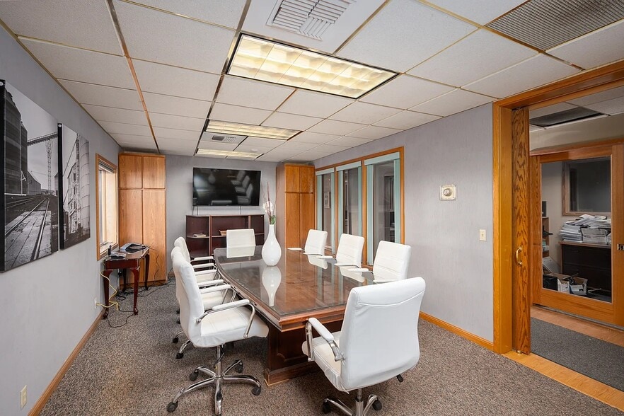 More Photos Of 100 E Broadway Ave, Moses Lake Office For Lease
