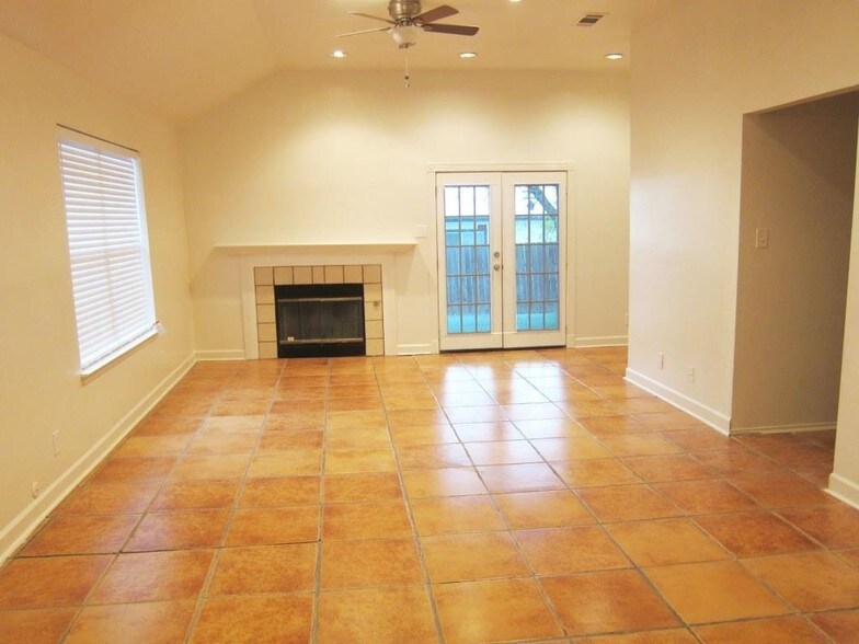 More Photos Of 12426 Cannonade St, San Antonio Specialty For Sale