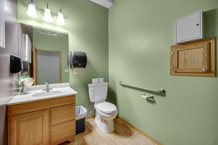 More Photos Of 165 E Robbins St, Wheatfield Medical For Sale