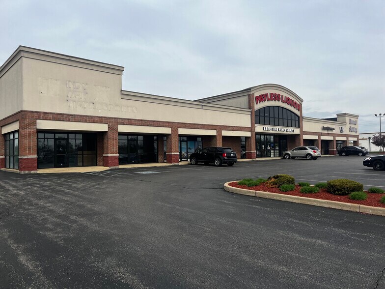 More Photos Of 9520 Uptown Dr, Indianapolis Storefront For Lease