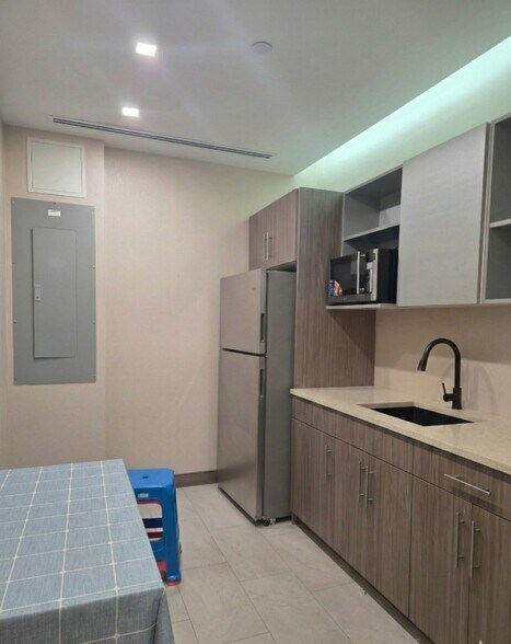 More Photos Of 38-08 Union St, Flushing Office Residential For Lease