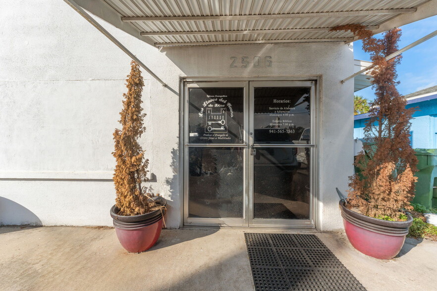 More Photos Of 2506 9th St, Bradenton Freestanding For Sale