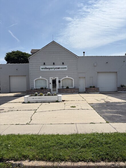 More Photos Of 5832-40 S Packard Ave, Cudahy Restaurant For Sale