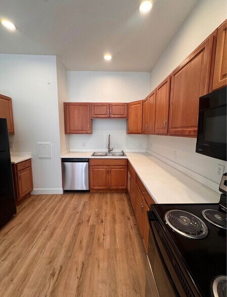 More Photos Of 85188 Highway 101, Florence Light Manufacturing For Lease